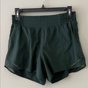 NWOT Lululemon legacy green hotty hot 4” shorts size 8